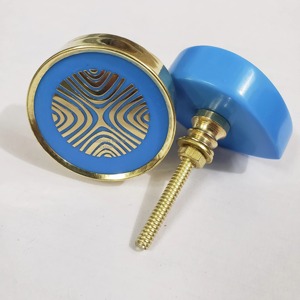 Bouton de porte en forme de coeur bleu avec autocollant papillon doré Design poignée décorative élégante pour armoire de chambre d'enfants et utilisation de tiroir - Product Image 3