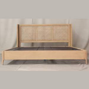 Bella Bedroom Collection 135cm Cadre de lit en bois Élégant Acajou Bedstead Master Guest Room Design - Product Image 5