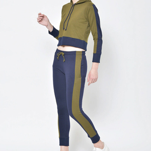 Ensemble de survêtement pour femme au style unique, qualité supérieure, best-seller, manches longues, lavable, service OEM, survêtement pour femme à capuche et pantalon - Product Image 4