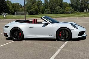 Porsche 911 Carrera GTS Cabriolet 2023, Seminuevo, Motor Flat-6 Biturbo, Paquete Premium, Interior Rojo Burdeos - Product Image 3