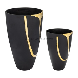 Vase en métal en laiton antique de haute qualité avec large bord classique et corps incurvé parfait pour la décoration intérieure traditionnelle et le style vintage - Product Image 2