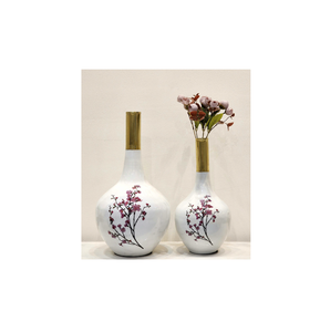 Vases de table en métal blancs élégants lot de 2 pots de fleurs faits à la main Vase de fleurs en métal de style côtier très vendu au prix de gros - Product Image 1