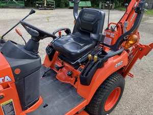 Eficiente tractor Kubota BX25 23HP con cargador delantero y trasero en stock Listo para envío - Product Image 4