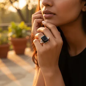 Bague en argent 925 avec onyx, sertissage géométrique, style minimaliste, unisexe, à porter au quotidien, cadeau, bagues en pierres précieuses du Rajasthan - Product Image 3
