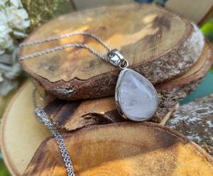 Collier goutte en cristal de roche fait main en argent sterling bijoux en pierres précieuses naturelles élégant collier minimaliste pour les femmes - Product Image 2