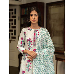 Dupatta en mousseline de soie à imprimé floral numérique Nazm pour tenue ethnique décontractée - Product Image 2