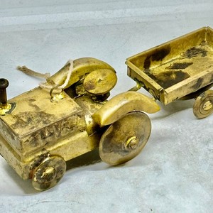 Fournitures de jardinage Tracteur antique en laiton de haute qualité avec chariot Ornement de décoration suspendu de Noël miniature - Product Image 5