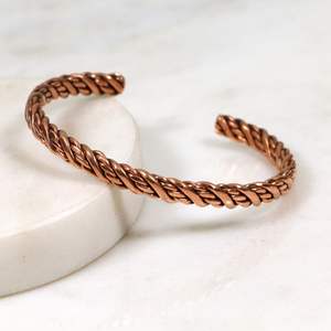 Bracelet jonc en laiton plaqué argent gravé avec un nom personnalisé, tendance actuelle, pour femmes, élégant, design ouvert, pour la vente en gros - Product Image 2