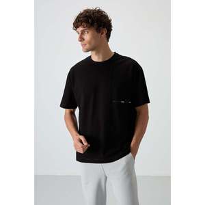เสื้อยืดผ้าฝ้ายผสมทรงโอเวอร์ไซส์สีดำสำหรับผู้ชาย ยี่ห้อแอร์ จอนส์ พื้นผิวหนาพิมพ์ลายกราฟิก รุ่น 88370 - Product Image 4