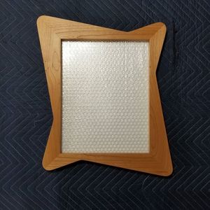 Cadre photo en bois à finition naturelle, ajoutant une touche esthétique terreuse, adapté aux designs d'intérieur calmes et minimalistes. - Product Image 4