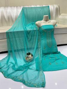 Traje Tradicional Pakistaní Mukesh Work, Diseño Elegante, Traje de Dos Piezas de Chifón sin Costuras con Dupatta para Bodas - Product Image 3