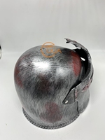 Casque de chevalier médiéval de taille adulte couvre-chef réglable de style antique et moderne avec éclaboussures de sang rouge