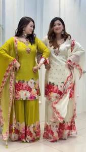 Nuevo diseñador Modern Party Wear Top y Dupatta Set con trabajo de bordado pesado para bodas y ocasiones en la playa - Product Image 3