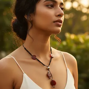 Collier en perles de pierre rouge pour femmes, bijoux religieux tendance faits à la main avec chaîne en acier inoxydable plaqué or pour cadeaux - Product Image 2