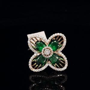 Bague élégante en or massif 14 carats avec grappe de fleurs, diamant Moissanite élégant classique et pierres précieuses vertes, bijoux de fiançailles intemporels - Product Image 1