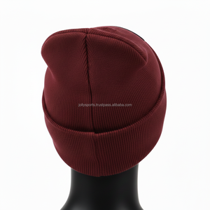 Bonnet en tricot acrylique pour femme, doux et extensible, couleur bordeaux, avec logo brodé personnalisé, bonnet jacquard. - Product Image 5