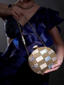 Pochette en nacre avec chaîne en métal, pochette de soirée en nacre incrustée à la main pour femmes et filles - Product Image 6