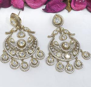 Pendientes de Moissanita Clásicos de la Mejor Calidad con Acabado Dorado, Estilo Tradicional, para Bodas, Colecciones para Mujeres y Niñas - Product Image 1