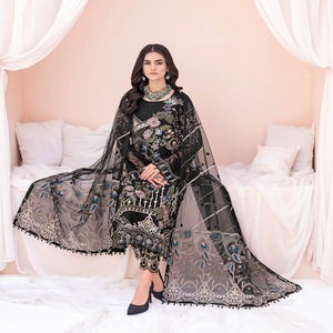 Soldes Exceptionnelles : Ensemble Salwar Kameez Kurta Prêt-à-Porter en Chiffon Brodé Lourd, Style Indien et Pakistanais Original de Ramsha, Idéal pour les Fêtes - Product Image 3