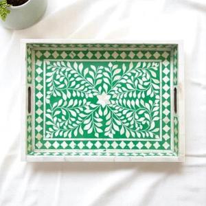 Plateau de service décoratif rectangulaire en résine de luxe, fait à la main par des artisans royaux, incrusté d'os noir, compatible lave-vaisselle, contact alimentaire - Product Image 1