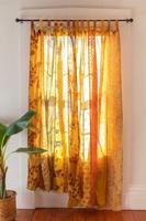 Cortina de patchwork de sari de seda vintage hecha a mano |   Cortinas Ecológicas Recicladas de Estilo Bohemio Indio con Bolsillos para Varillas para Ventanas Francesas