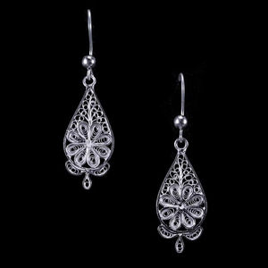 Pendientes de tuerca florales clásicos de alta calidad superventas, suministro directo indio de alta calidad con brillo brillante directo desde la India - Product Image 1