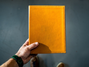 A4หนังหุ้มเมนูพับได้สองชั้นพร้อมที่ยึดตรงกลางที่ยืดหยุ่น LMC-0056สั่งทำสำหรับร้านอาหาร - Product Image 2