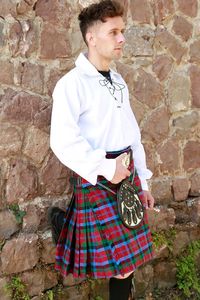 Kilt écossais traditionnel à carreaux en laine tartan avec sangles en cuir réglables et boucles résistantes à la rouille - Product Image 5