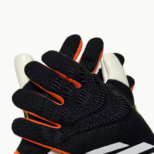 ถุงมือผู้รักษาประตูแบบกำหนดเอง ยางลาเท็กซ์คุณภาพสูง จับกระชับ ผลิตขั้นต่ำน้อย ทนทาน ดีไซน์ยืดหยุ่น ระบายอากาศได้ดี สวมใส่สบาย เหมาะสำหรับมืออาชีพ - Product Image 3