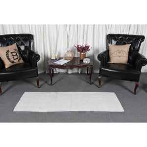 Alfombra Turca Vintage Kilim de 1.8x5.5 pies, Alfombra de Lana Blanca con Diseño Ombré - Product Image 2