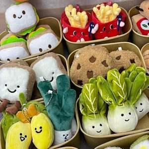 En stock: Muñecos de gelatina británicos, peluches de comida (frutas y pasteles), y lindos dijes para bolsos. - Product Image 4