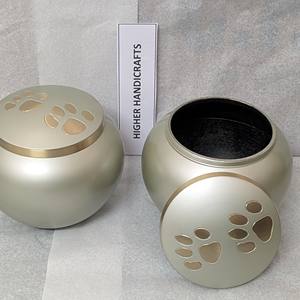 โกศสัตว์เลี้ยงโลหะ Odyssey พร้อมสลักรอยเท้าสีทอง |   โกศเผาศพสัตว์เลี้ยงขายส่งจากโรงงานโดยตรง - Product Image 1