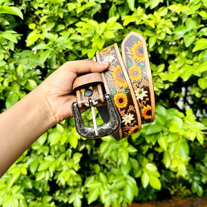 Ceinture en cuir véritable artisanale de style western avec des perles, motif paisley peint à la main et boucle en alliage de zinc, style rock - Product Image 2