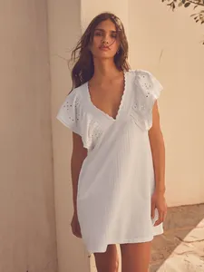ชุดเดรสสั้นผ้าเรยอนสีขาวสำหรับผู้หญิงชุดเดรสคอวีแขนสั้นชุดชายหาดชุดเดรสลำลองฤดูร้อน - Product Image 4