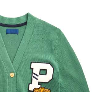 Haute qualité unisexe conçu sur mesure col en v tricoté Cardigan pull brodé grec collège vêtements hiver Style décontracté avant - Product Image 5