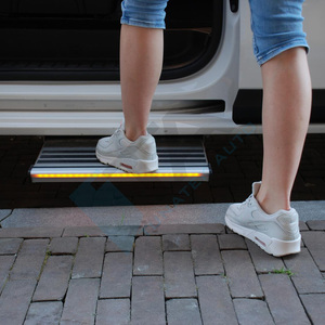 Escalón de Entrada Automático para Transit, Ducato, Relay, Jumper, Hiace, Sprinter, Crafter, PSA, Movano, Master, Daily, con Luz LED - Product Image 4