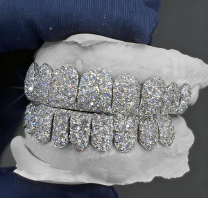 Grillz en or blanc élégant avec diamants en moissanite, étincelant et brillant, design haut de gamme et bijoux polis - Product Image 5