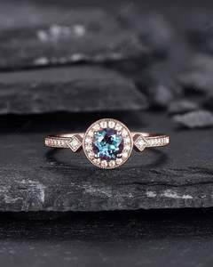 Anillo de compromiso de Alejandrita con forma delicada de Plata de Ley 925 para mujer, piedras principales de rubí de diamante Moissanite creado en laboratorio de media eternidad - Product Image 5