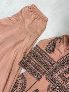Salwar Kameez exclusif pour femmes, de créateur, pour les fêtes, moderne, séchage rapide, broderie de séquence, haut en crêpe français, salwar, dupatta - Product Image 6