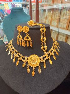 24K oro Dubai Vintage moda joyería conjunto clásico perla flor cobre aniversario diamante pendientes brazaletes peines broches - Product Image 2