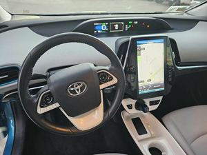2017 à yota Prius Prime Premium direction à gauche boîte de vitesses automatique lumière intérieur sièges en cuir R18 pneus FWD SUV état utilisé - Product Image 3