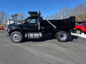 Ford F-750 Super Duty 2023 d'occasion, boîte manuelle, diesel, conduite à gauche, intérieur foncé, moteur turbo, sièges en cuir, jantes en métal R17, à vendre - Product Image 3