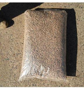 Briquetas de madera de pino con certificado A1 Din Plus/EN Plus, bolsas de 15kg, virutas de leña de biomasa de 6mm, patrón de aserrín, pellets de madera - Product Image 5