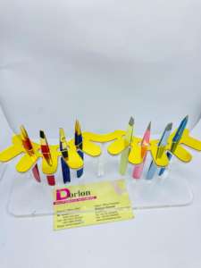 Pinzas profesionales para cejas de alta calidad con punta puntiaguda Soporte de almacenamiento de exhibición de acrílico sostenible Logotipo privado personalizable - Product Image 3