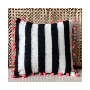 Cojín Redondo de Algodón con Pompones Rojos, Cojín Grueso de Tatami para Sofá, Decoración para Dormitorio u Oficina - Product Image 1