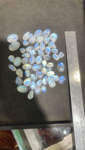 Piedra preciosa suelta de cabujón de piedra lunar natural con piedra ovalada pulida con destello de arcoíris para la fabricación de joyas de la India - Product Image 5