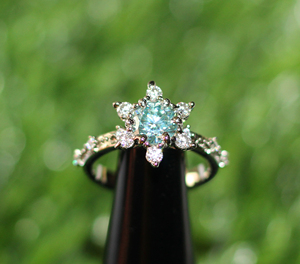 Bague en argent sterling 925 fabriquée à la main en moissanite bleue originale plaquée rhodium pour fiançailles ou cadeau de fête - Product Image 3