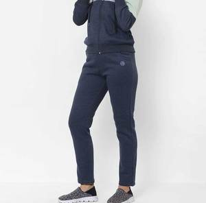 Survêtement sur mesure pour femmes Nouveau design Vêtements confortables à manches longues Col à capuche Motif solide Options de taille pour l'hiver - Product Image 4