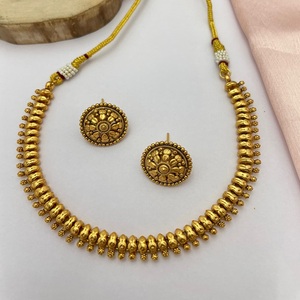 ชุดสร้อยคอพร้อมต่างหูสำหรับผู้หญิงคุณภาพระดับพรีเมี่ยมแบบดั้งเดิมพร้อมชุดสร้อยคอประดับทองสำหรับงานแต่งงาน - Product Image 1