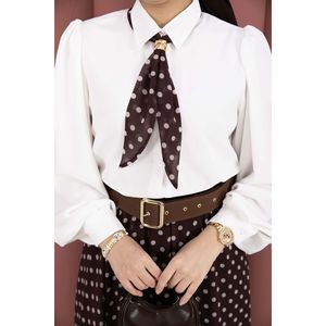 ชุดเซ็ตเสื้อเชิ้ตชีฟองสีน้ำตาลทรงหลวมสำหรับผู้หญิง พร้อมผ้าพันคอพิมพ์ลายจุด กระโปรงลายดอกไม้ความยาวปานกลาง เสื้อครอป สไตล์คลับ มีหลายขนาดให้เลือก - Product Image 4